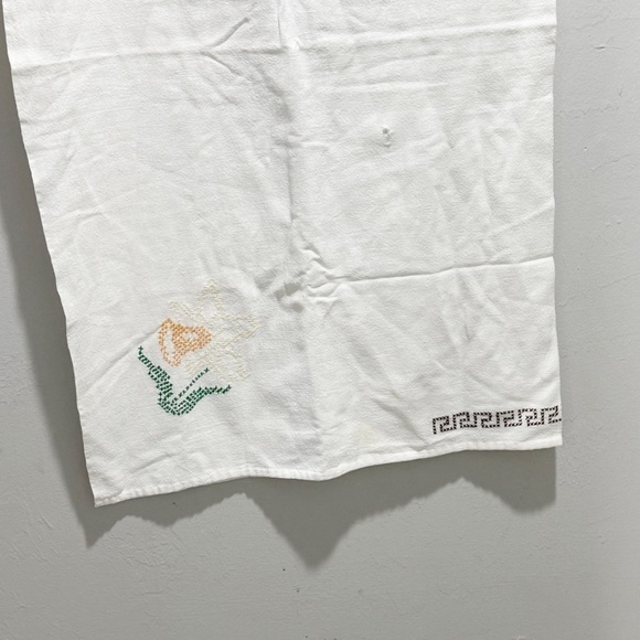 Vintage Ivory Hand Crafted Cotton Embroidered Floral Greek Shabby 34” X 38” - Picture 2 of 7